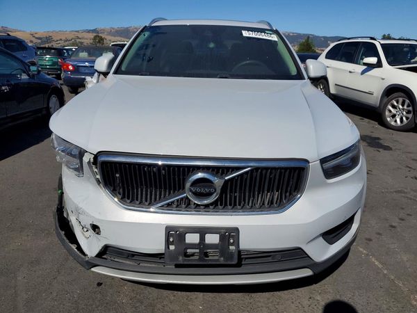 2020 VOLVO XC40