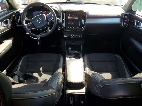 2020 VOLVO XC40