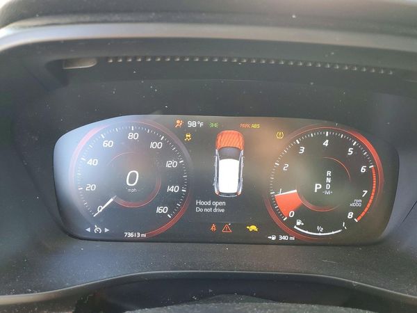 2020 VOLVO XC40