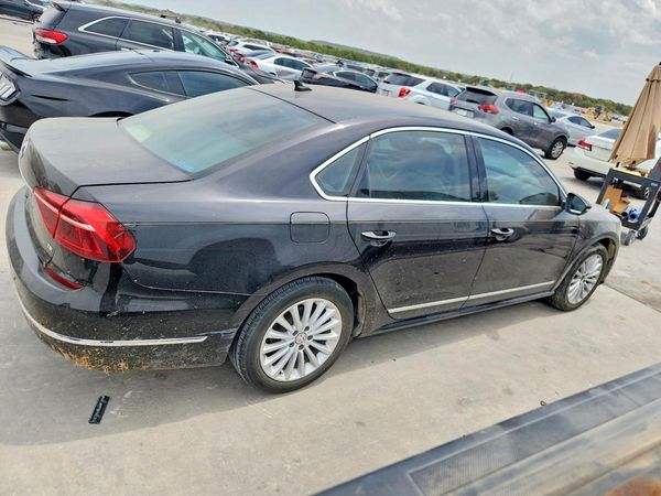 2017 VOLKSWAGEN PASSAT