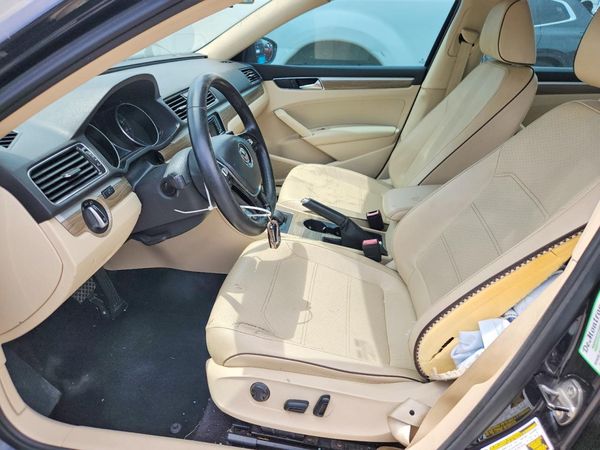 2017 VOLKSWAGEN PASSAT