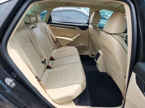 2017 VOLKSWAGEN PASSAT