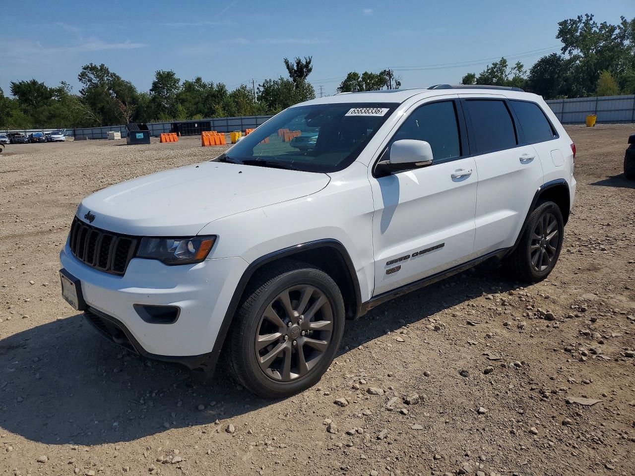 2016 JEEP GRAND CHEROKEE Limited — Front 3/4