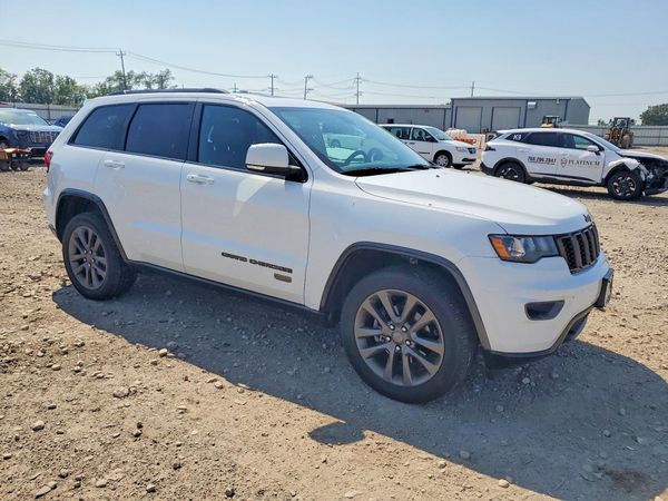 2016 JEEP GRAND CHEROKEE Limited — Passenger 3/4