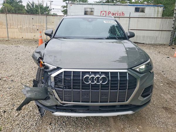 2022 AUDI Q3 quattro Premium