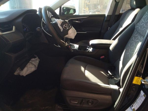 2020 TOYOTA RAV4 XLE HV — DENT
