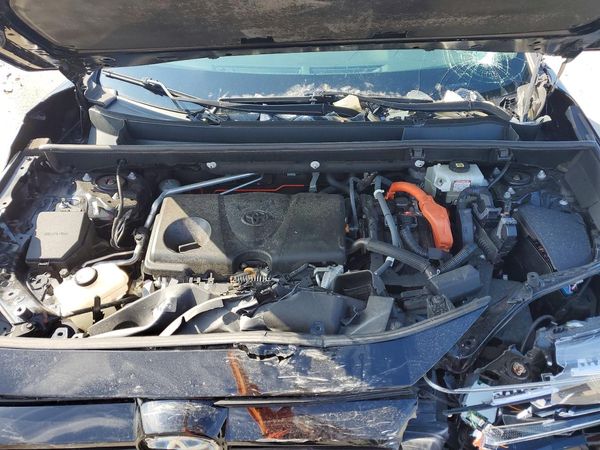 2020 TOYOTA RAV4 XLE HV — Engine bay