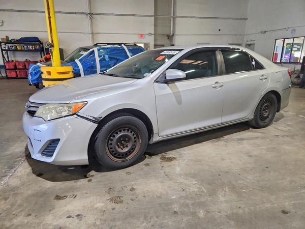 2014 TOYOTA CAMRY