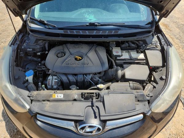 2014 HYUNDAI ELANTRA GLS(Middle) — Engine bay