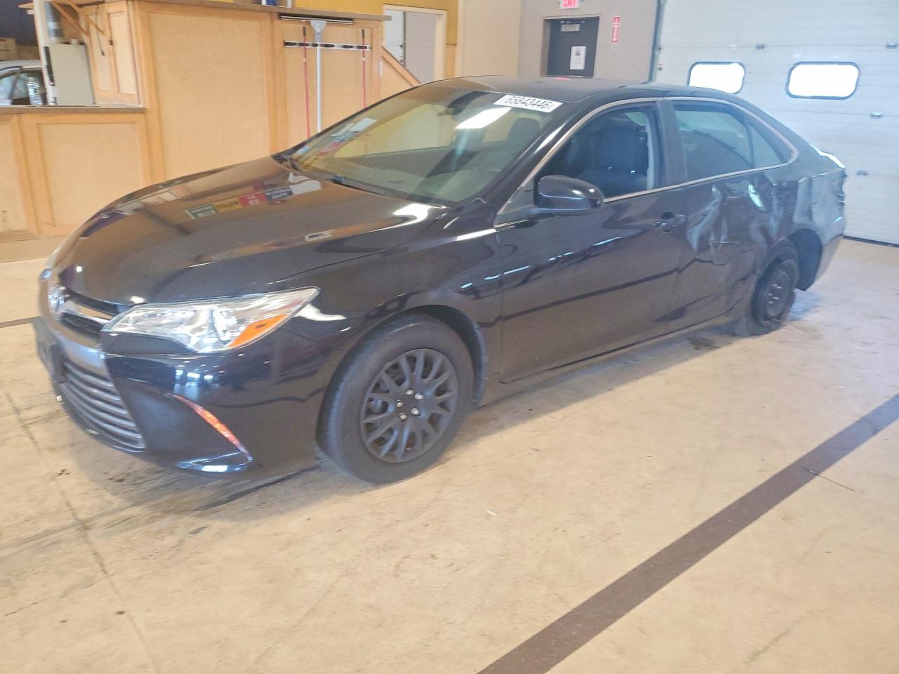 2017 TOYOTA CAMRY LE/SE/XLE/XSE — Front 3/4