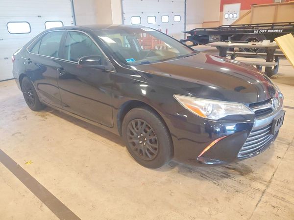 2017 TOYOTA CAMRY LE/SE/XLE/XSE — Passenger 3/4