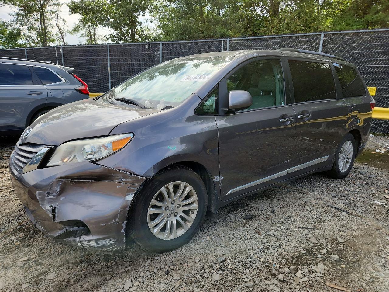 2017 TOYOTA SIENNA
