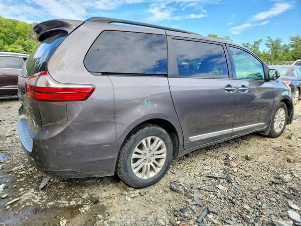 2017 TOYOTA SIENNA