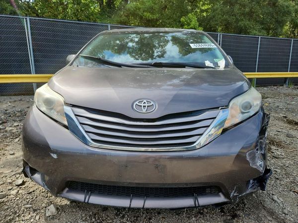 2017 TOYOTA SIENNA