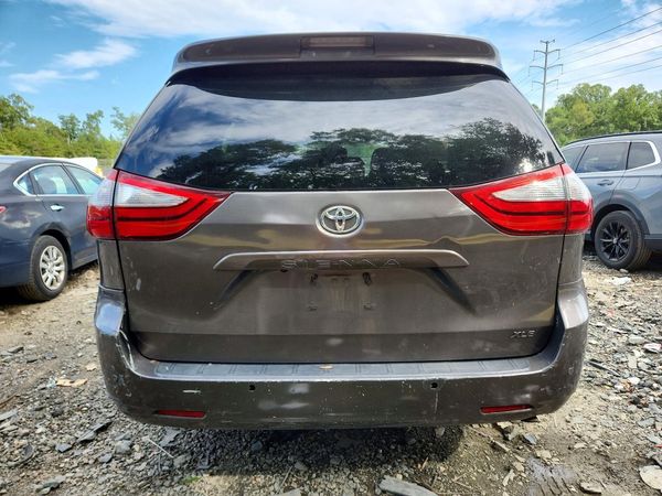 2017 TOYOTA SIENNA