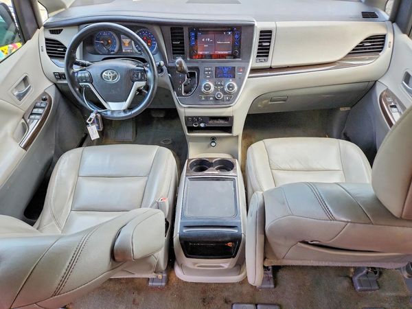 2017 TOYOTA SIENNA