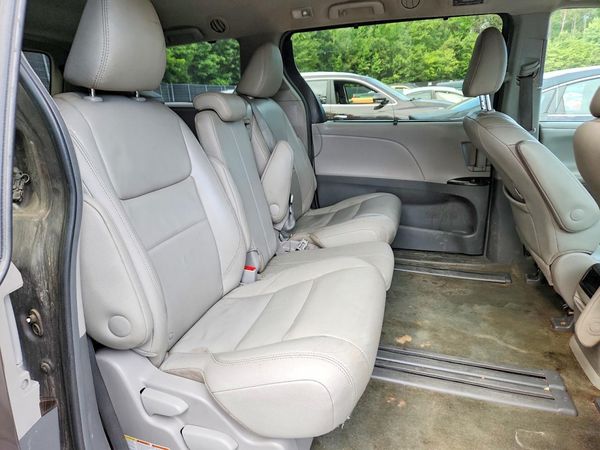 2017 TOYOTA SIENNA