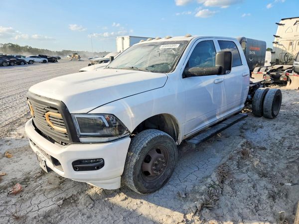 2018 RAM 3500 CREW CAB CHASSIS