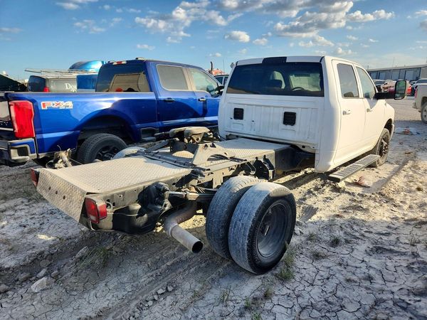 2018 RAM 3500 CREW CAB CHASSIS