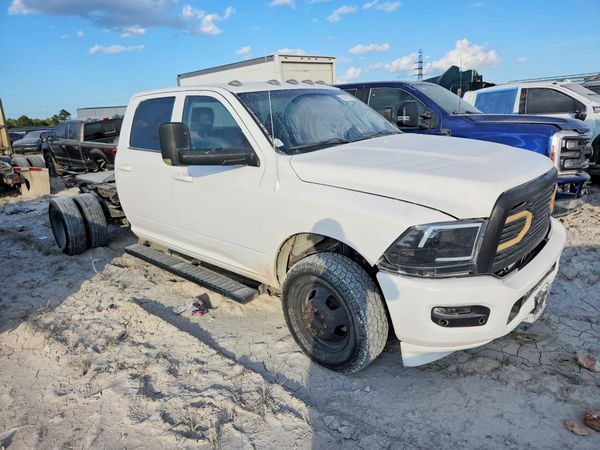 2018 RAM 3500 CREW CAB CHASSIS