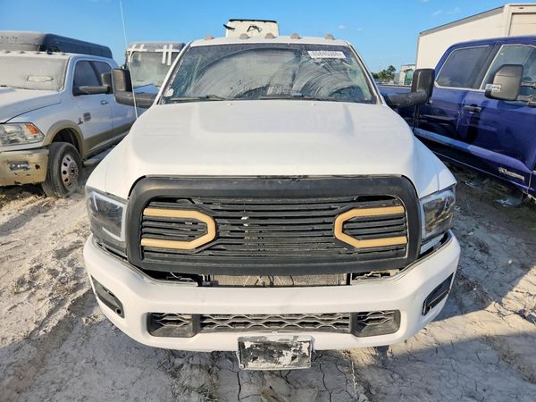 2018 RAM 3500 CREW CAB CHASSIS