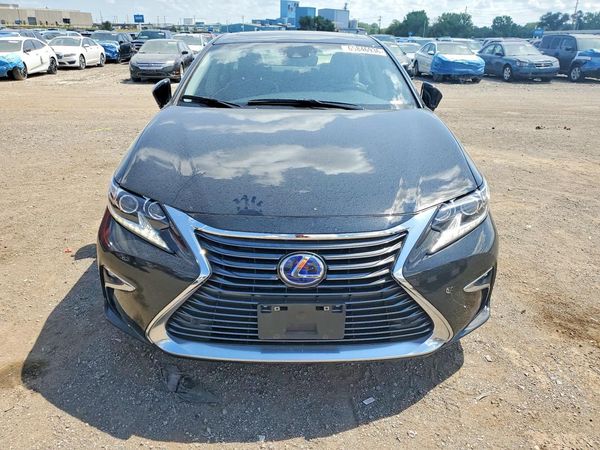 2017 LEXUS ES 300h