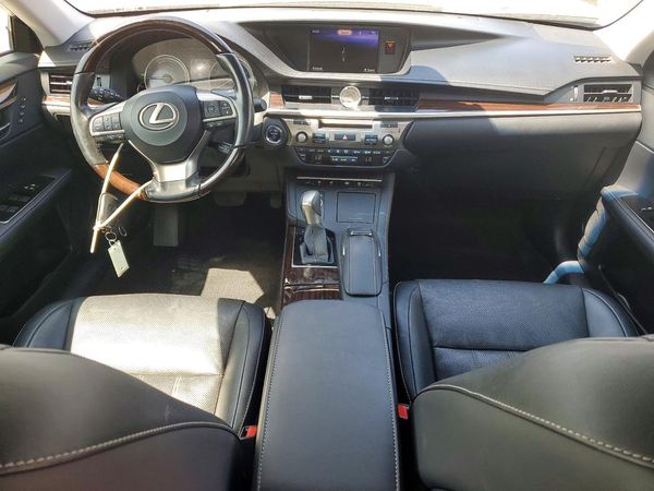 2017 LEXUS ES 300h