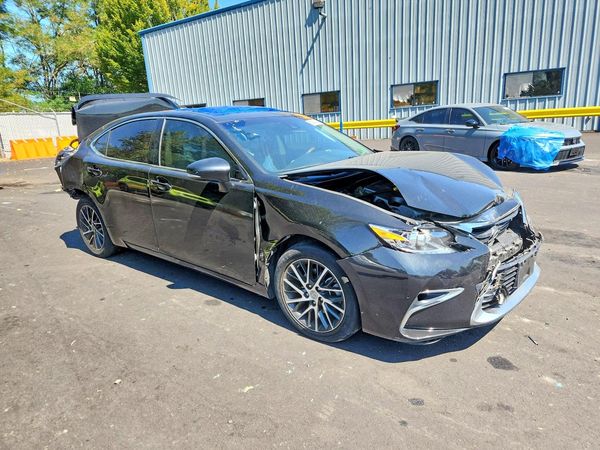 2017 LEXUS ES