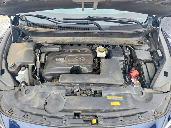 2017 INFINITI QX60 — Engine bay