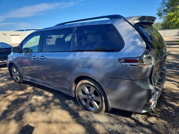 2013 TOYOTA SIENNA