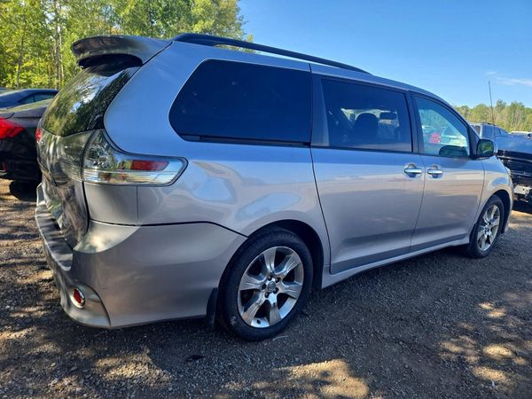 2013 TOYOTA SIENNA