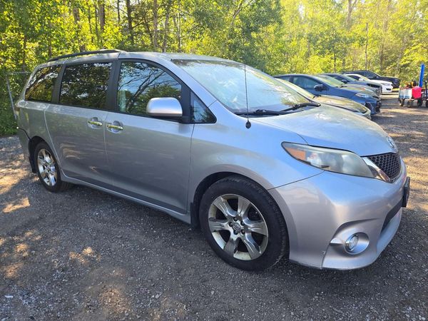 2013 TOYOTA SIENNA