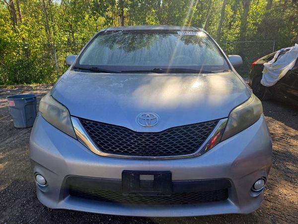 2013 TOYOTA SIENNA
