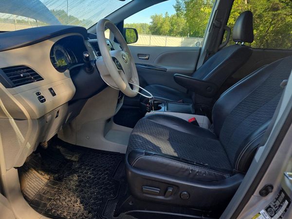 2013 TOYOTA SIENNA