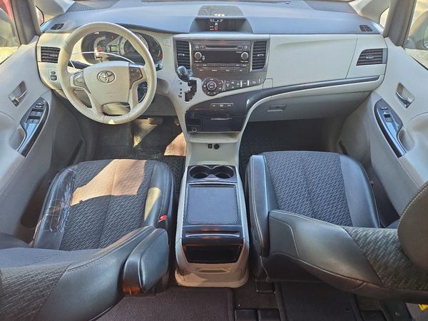 2013 TOYOTA SIENNA