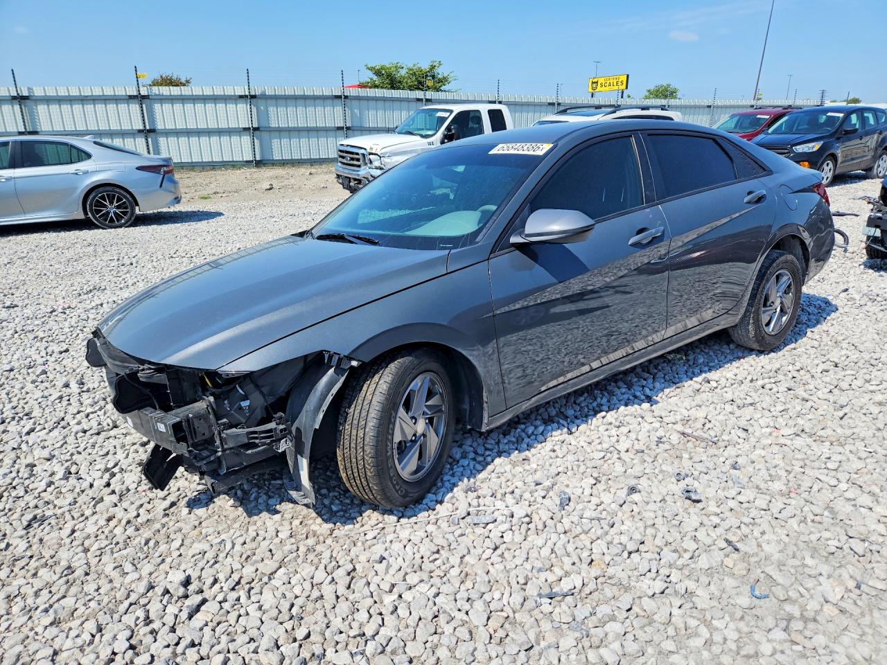 2024 HYUNDAI ELANTRA SE — Front 3/4