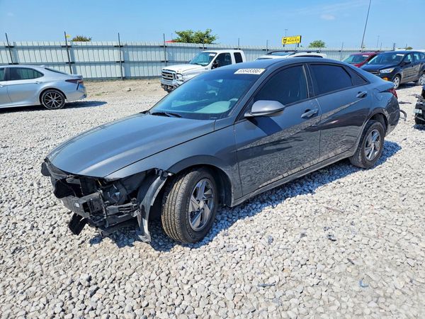 2024 HYUNDAI ELANTRA SE — Front 3/4