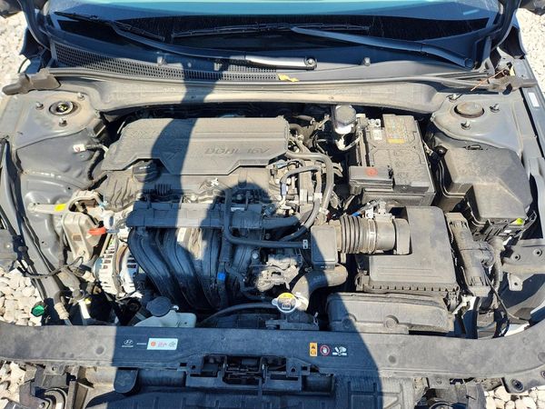 2024 HYUNDAI ELANTRA SE — Engine bay