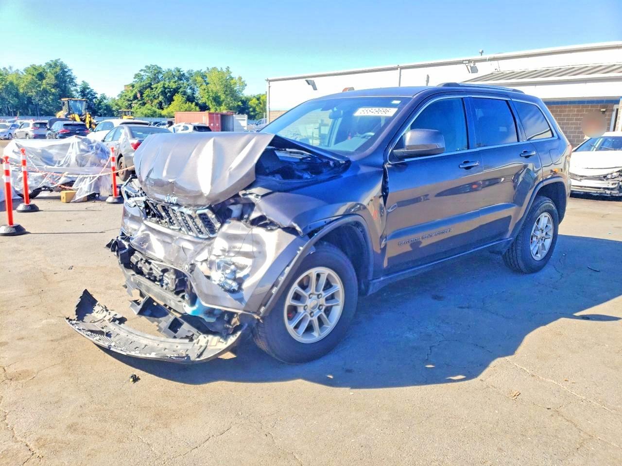 2019 JEEP CHEROKEE Laredo — Front 3/4