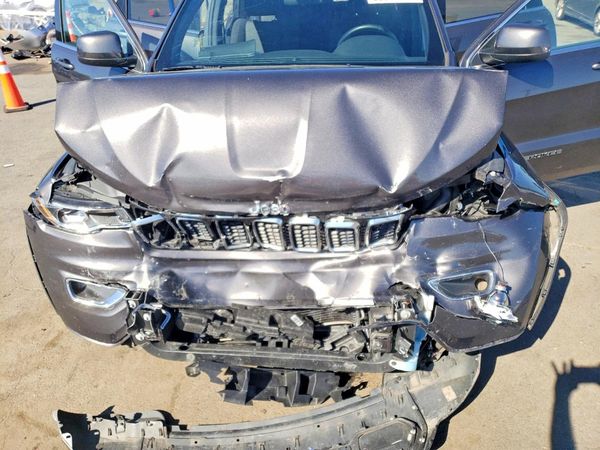 2019 JEEP CHEROKEE Laredo — Engine bay