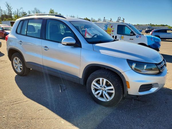 2017 VOLKSWAGEN TIGUAN S, Limited — Passenger 3/4