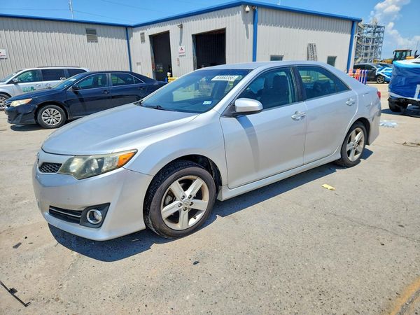 2014 TOYOTA CAMRY