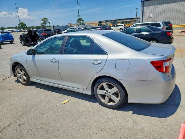 2014 TOYOTA CAMRY