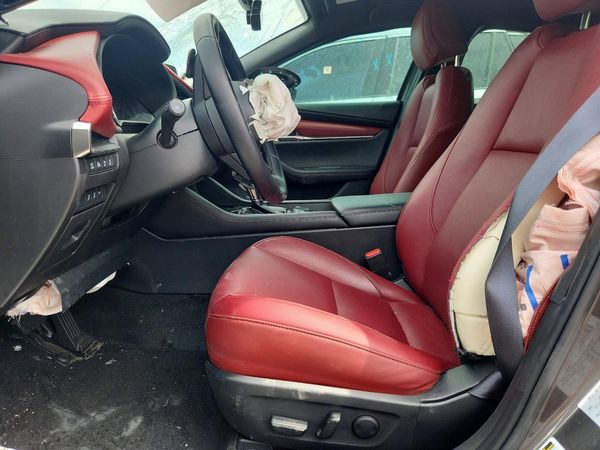 2025 MAZDA 3 Premium Plus Package — DENT