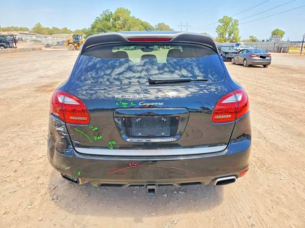 2014 PORSCHE CAYENNE