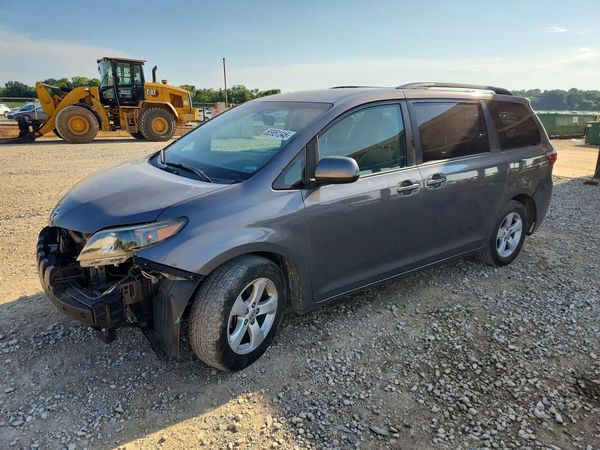 2017 TOYOTA SIENNA