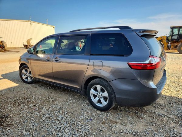 2017 TOYOTA SIENNA LE Mobility/LE