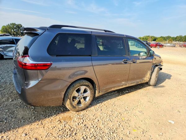 2017 TOYOTA SIENNA LE Mobility/LE