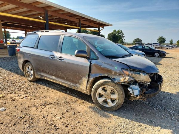 2017 TOYOTA SIENNA LE Mobility/LE