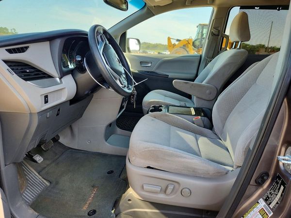 2017 TOYOTA SIENNA LE Mobility/LE